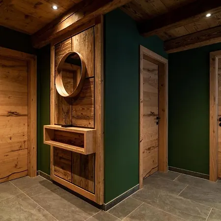 Anna Apartman *
